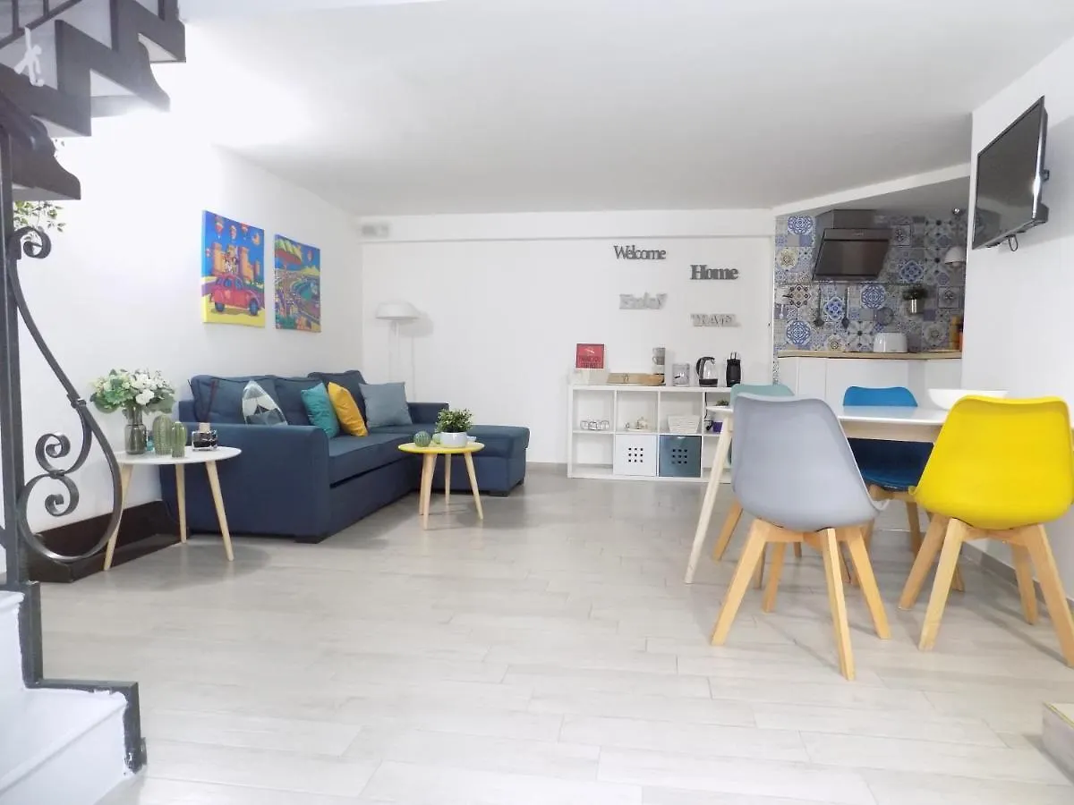 Holiday home Stupendo Basso Nel Cuore Di Napoli Italy