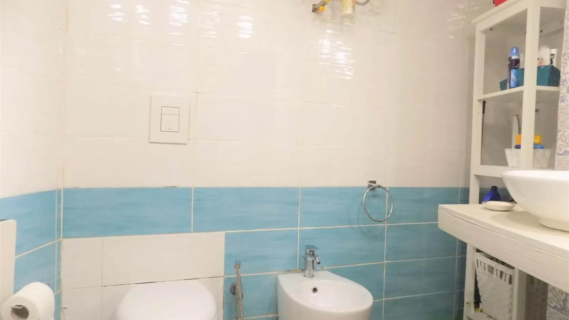 Stupendo Basso Nel Cuore Di Napoli Itálie
